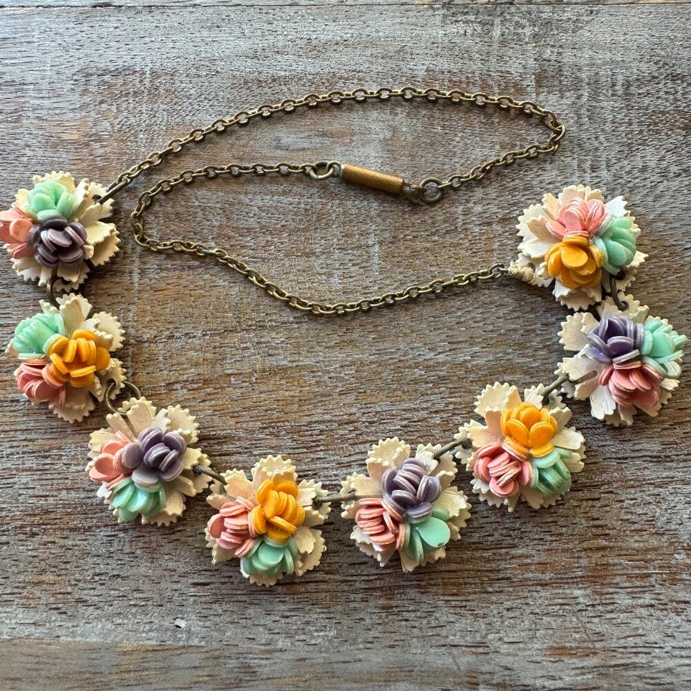 Vintage Dainty Plastic Flower Collar/Choker Necklace